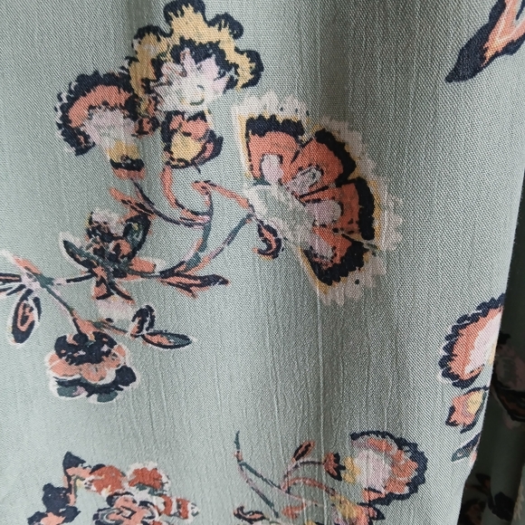 Maurices Floral Ruffle Trim Cold Shoulder Top Size XXL - Picture 8 of 13